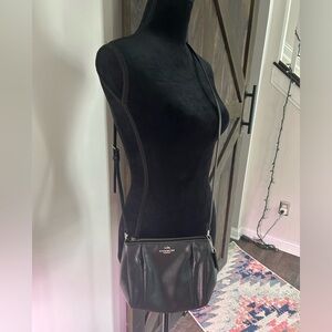 Like New Coach Collette Black Leather Swingpack Crossbody Bag